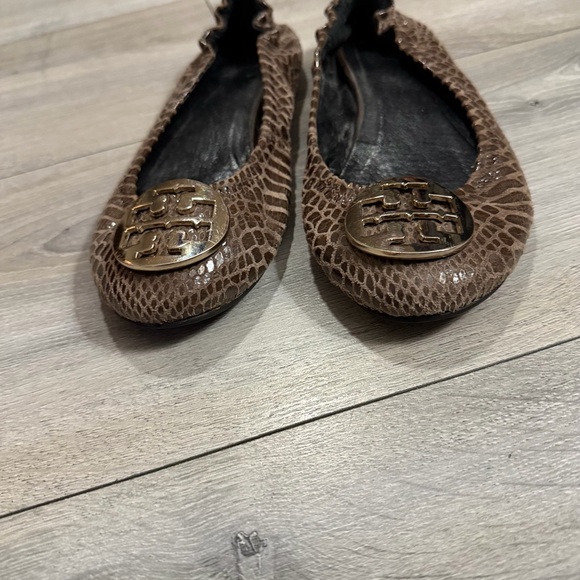 Tory Burch Brown Croc-Embossed Logo Ballet Flats - Picture 3 of 6